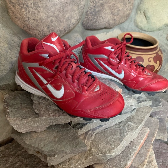 ❤️SOLD ON MERCARI❤️EUC BOYS NIKE TRACK SHOES SIZE 5Y IN RED/WHITE - Picture 1 of 8